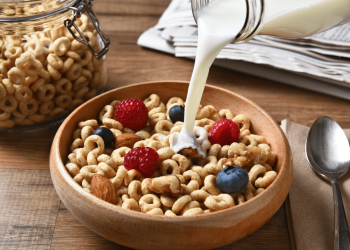 Ngũ cốc và sữa là bữa sáng tốt nhất