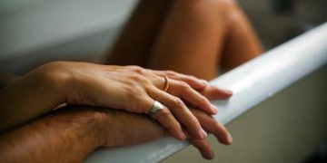 Ngôn ngữ trong tình yêu vợ chồng