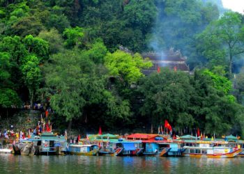 Hòn Chén, cảnh đẹp bên dòng sông Hương - 02