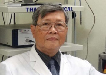 Giáo sư - Tiến sĩ Nguyễn Hữu Khôi, Nguyên chủ nhiệm Bộ môn Tai - Mũi - Họng, Bệnh viện Đại học Y Dược TP. Hồ Chí Minh, Trưởng phòng khám Tai - Mũi - Họng Kỹ thuật cao Anh Đức 1