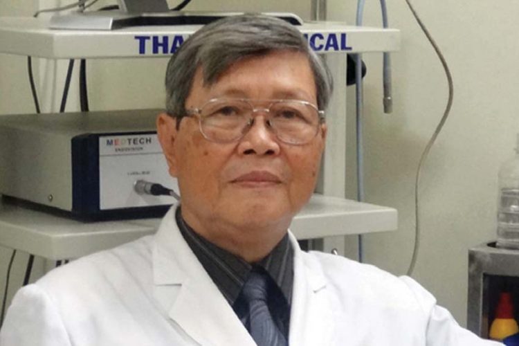 Giáo sư - Tiến sĩ Nguyễn Hữu Khôi, Nguyên chủ nhiệm Bộ môn Tai - Mũi - Họng, Bệnh viện Đại học Y Dược TP. Hồ Chí Minh, Trưởng phòng khám Tai - Mũi - Họng Kỹ thuật cao Anh Đức 1