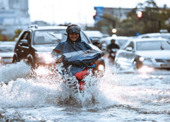 Giao thông mùa mưa