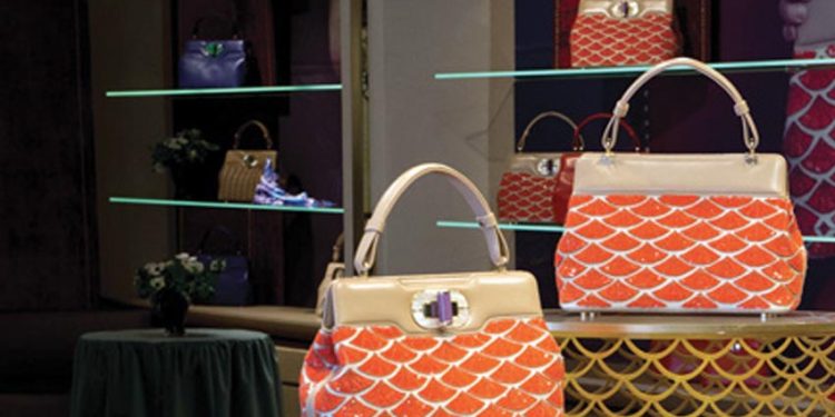 BVLGARI giới thiệu BST túi xách Isabella Rossellini Xuân-Hè 2013