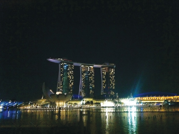 Quang cảnh Singapore về đêm, khu Marina Bay Sands