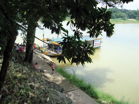 Hòn Chén, cảnh đẹp bên dòng sông Hương -2