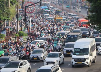 Những “trận chiến” trên đường phố