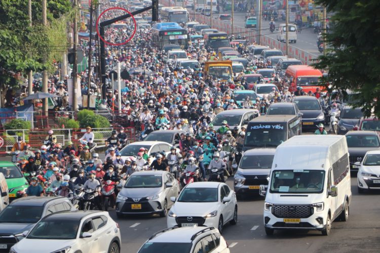 Những “trận chiến” trên đường phố