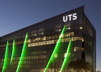 Tiến sĩ Luật tại Đại học Công nghệ Sydney, Úc