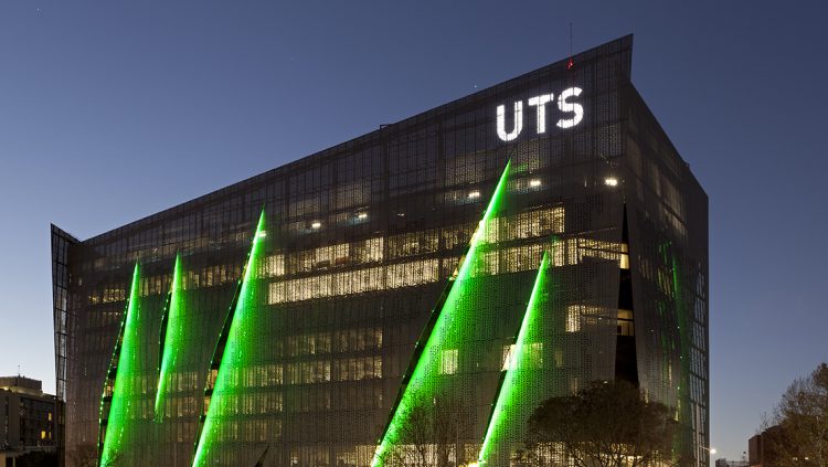 Tiến sĩ Luật tại Đại học Công nghệ Sydney, Úc