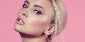 Trang điểm eyeliner sắc màu - 1