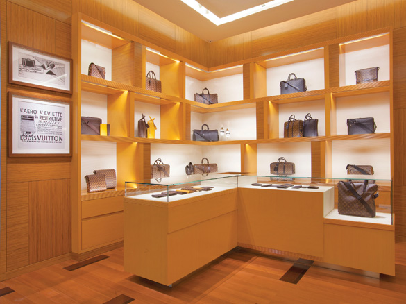 Thăm cửa hàng thứ ba của Louis Vuitton tại Tràng Tiền Plaza   DoanhnhanPlusvn