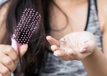 Chữa bệnh rụng tóc bằng thuốc bôi là chủ yếu 2