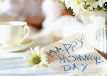 Tiệc trưa mừng Ngày của Mẹ