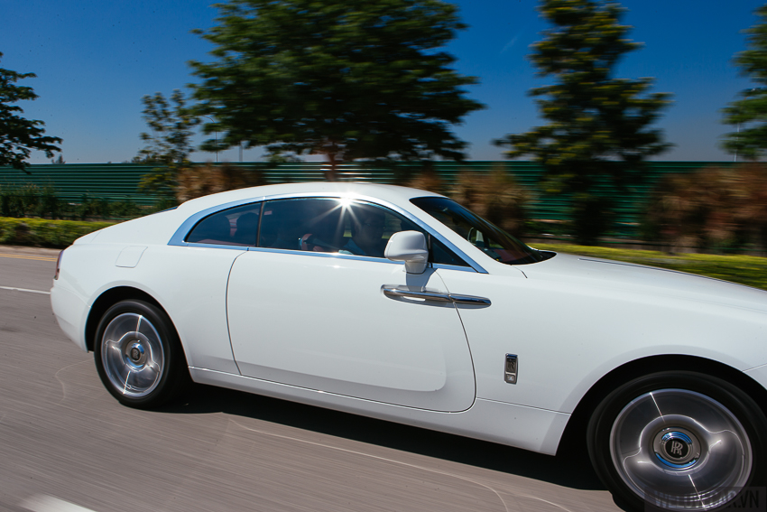 Rolls-Royce Wraith với phong cách, sức mạnh và độ quyến rũ khó cưỡng- Photo 15