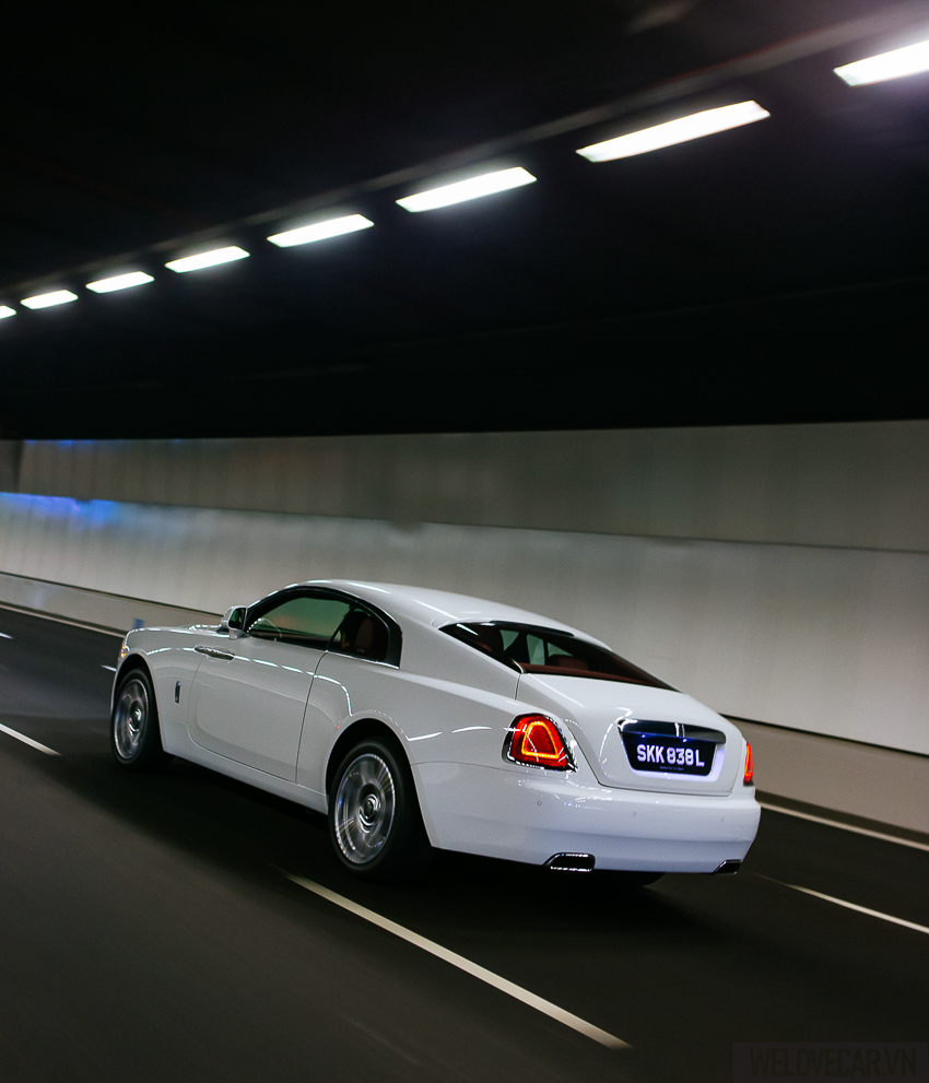 Rolls-Royce Wraith với phong cách, sức mạnh và độ quyến rũ khó cưỡng- Photo 05