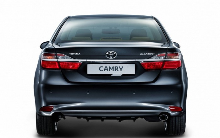 2015-Toyota-Camry-12