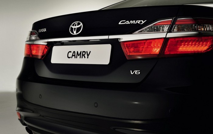 2015-Toyota-Camry-20