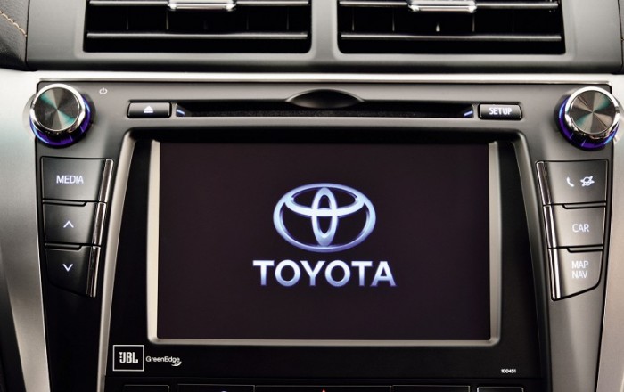 2015-Toyota-Camry-32