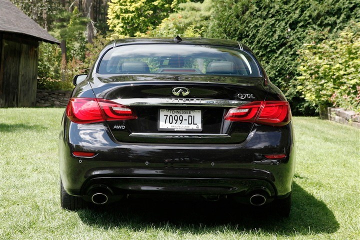 007-2015-infiniti-q70l-quick-spin-1