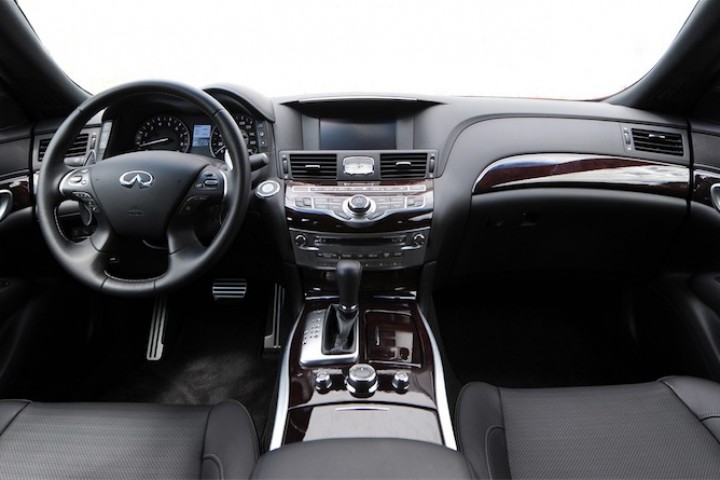 011-2015-infiniti-q70l-quick-spin-1