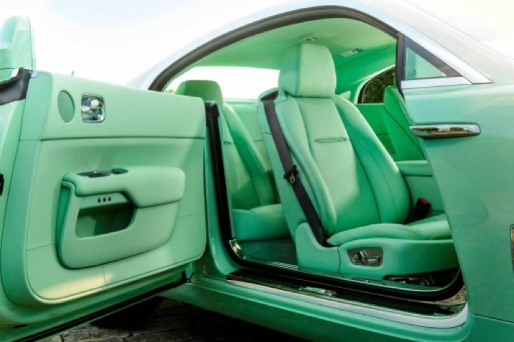 Michael-Fux-buys-Lime-Green-Rolls-Royce-Wraith-2-520x346