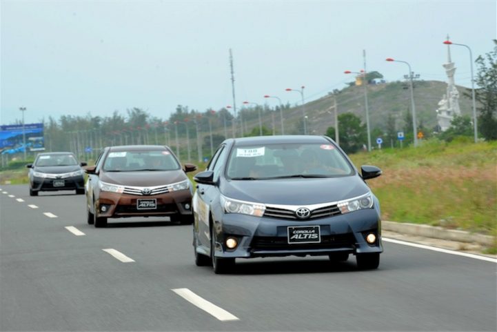 Corolla Altis 2014-1