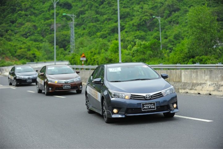 Corolla Altis 2014 (3)