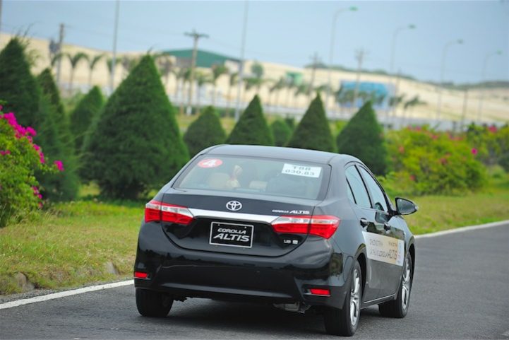 Corolla Altis 2014 (5)