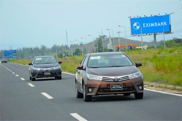 Corolla Altis 2014 (6)