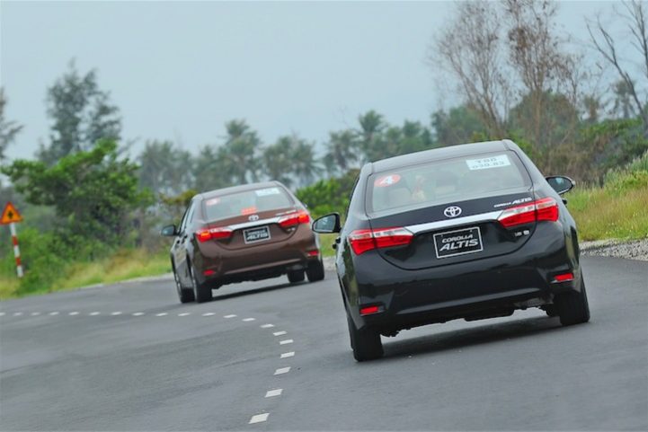 Corolla Altis 2014 (7)