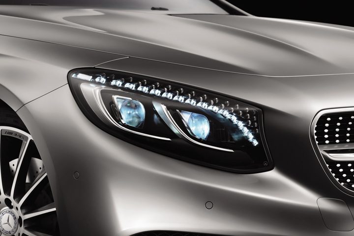 DN583_XH141114_VN Motor Show 2014 – Mercedes 4