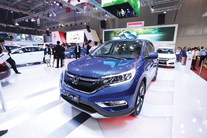 DN587_BvHonda121214_Honda CR-V 2015 – 4