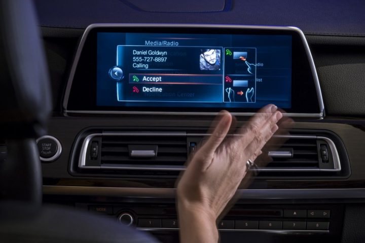 bmw-iDrive-Touchscreen-0003-850×566