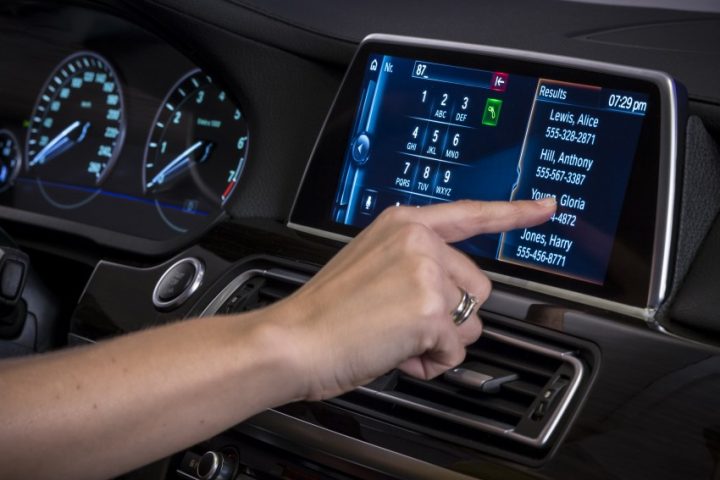 bmw-iDrive-Touchscreen-0010-850×581