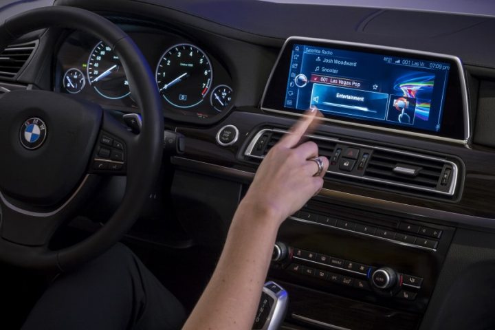 bmw-iDrive-Touchscreen-0017-850×581