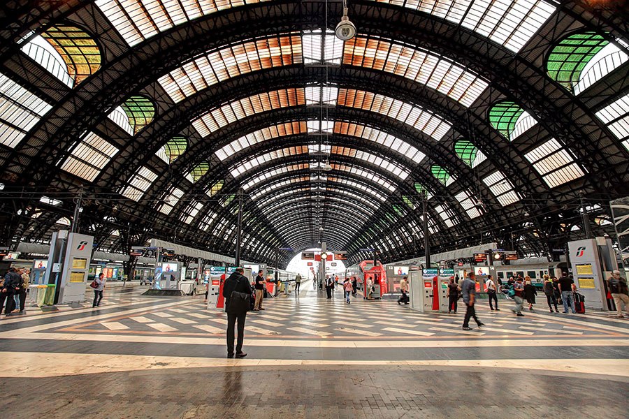 item14.rendition.slideshowHorizontal.train-station-architecture-15-milano-centrale
