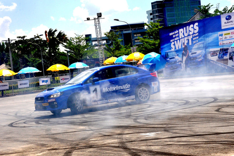 Trình diễn xe hơi mạo hiểm Subaru Russ Swift Stunt 2015