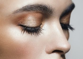 Trang điểm mắt bằng màu đồng 1