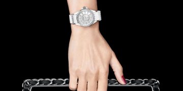 Nét quyến rũ mới của Chanel J12