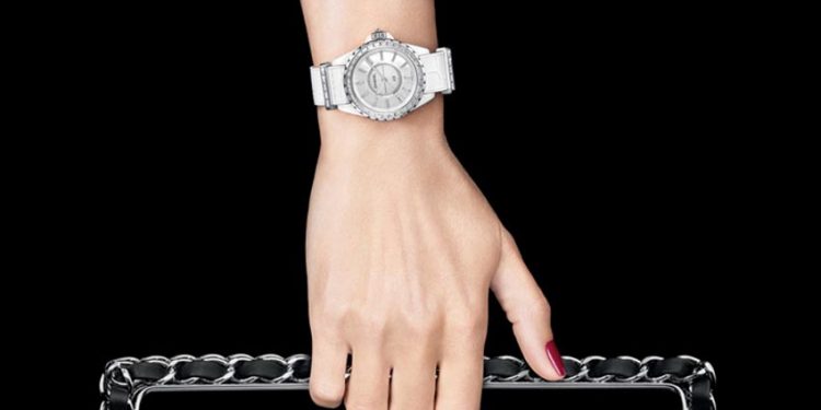 Nét quyến rũ mới của Chanel J12