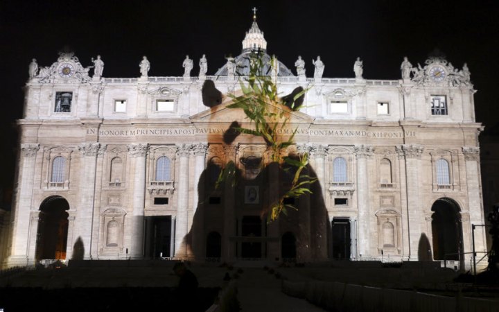 Trình diễn ánh sáng “Fiat Lux” tại nhà thờ St. Peter’s Basiliaca