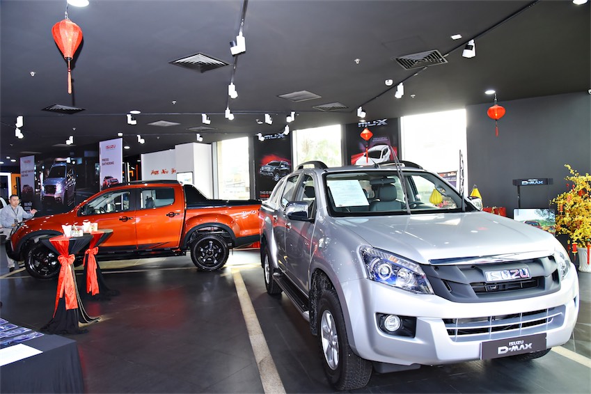 isuzu-kho%cc%9b%cc%89i-do%cc%a3%cc%82ng-na%cc%86m-2017-ba%cc%86ng-cach-co%cc%82ng-bo%cc%82-hang-hoa%cc%a3t-ke%cc%82-hoa%cc%a3ch-mo%cc%9bi-sa%cc%86%cc%83n-san