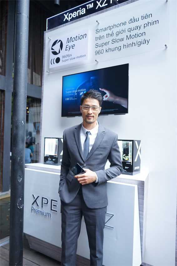Xperia XZ_11 - Diễn viên điện ảnh Johnny Trí Nguyễn