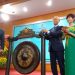 Lãnh đạo Tập đoàn Lộc Trời đánh chiêng khai mạc ngày giao dịch đầu tiên trên sàn chứng khoán.