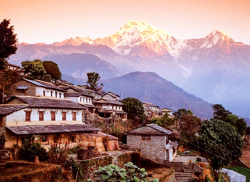 Mùa thu trên đỉnh Poon Hill ở Nepal