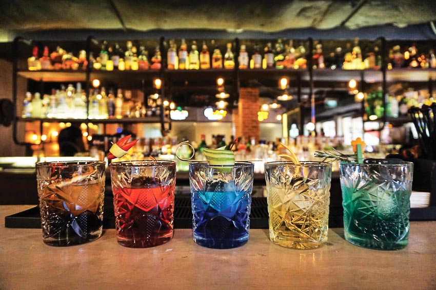 Nhiều loại cocktail đặc biệt trong tối thứ Sáu tại Mot Hai Bar