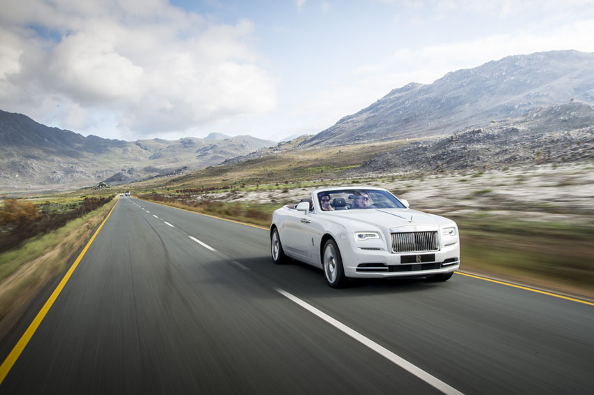 Rolls-Royce và Nhà thiết kế Vatanika ra mắt buổi trình diễn “Effortless Luxury” 