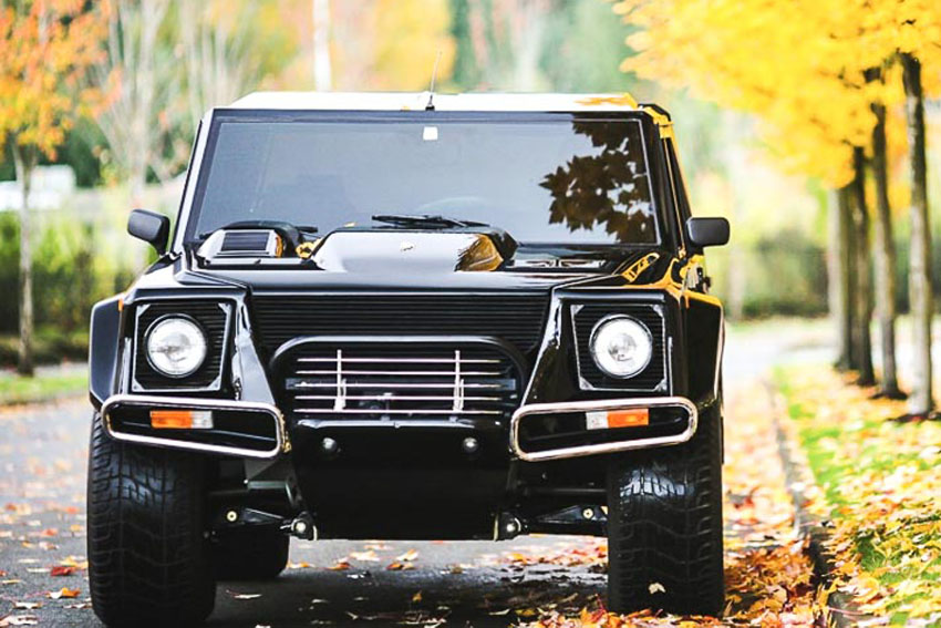 SUV Lamborghini LM002 1990 chốt giá cao hơn gấp đôi tân binh Urus