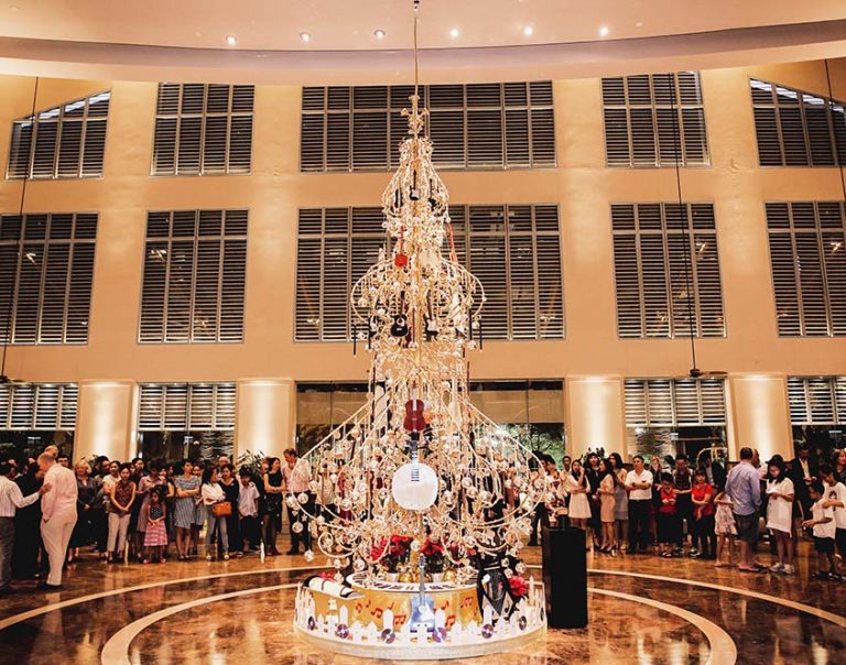 Lễ thắp sáng cây Giáng sinh tại khách sạn Sofitel Saigon Plaza