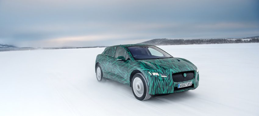 Hình ảnh mẫu xe điện Jaguar I-PACE chạy thử địa hình băng tuyết